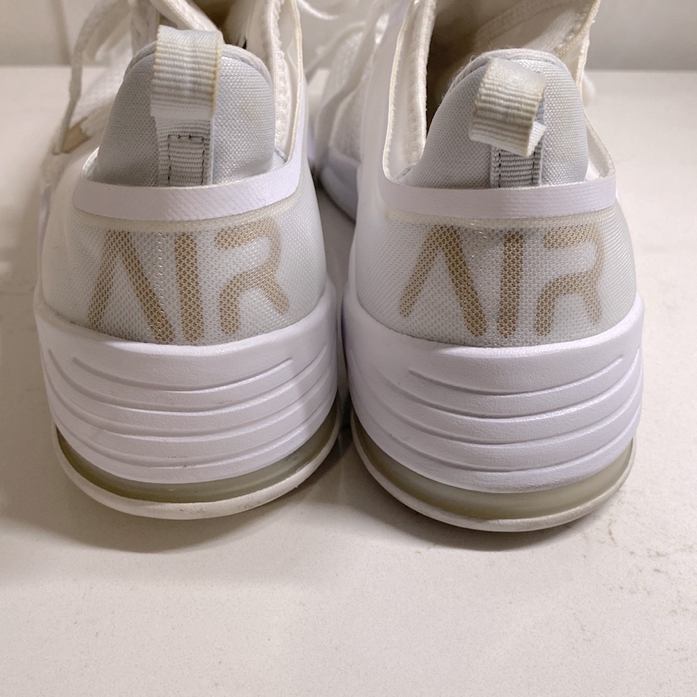 Nike Women's Air Max Bella Trainer 2 Sneaker size 8 - Picture 2 of 5